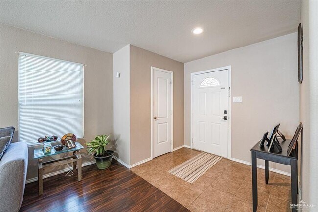 Building Photo - 2109 Trophy Dr