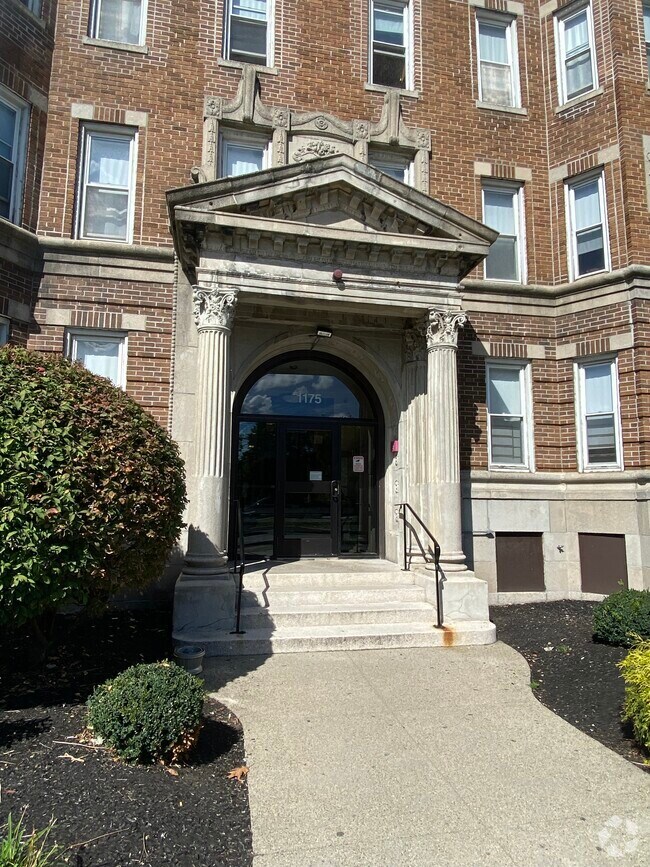 Building Photo - 1175 Boylston St