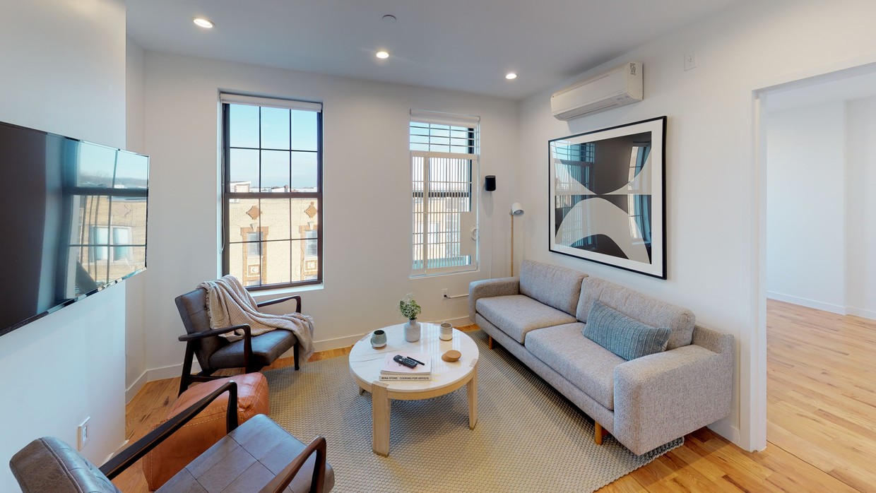 Primary Photo - Common Cypress (Furnished Rooms)