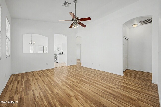 Foto del edificio - 635 W Colt Rd