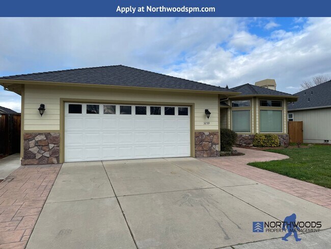 Foto del edificio - Beautiful 3 Bedroom 2 Bath Home Over 1700 Sq Feet to Live In****$500.00 Off First Months Rent***