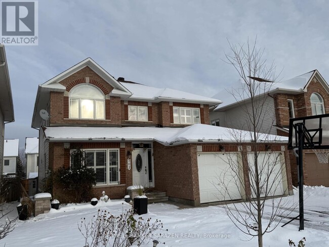 Building Photo - 302 Edgemoore Crescent