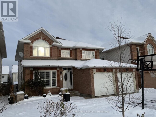 Photo du bâtiment - 302 Edgemoore Crescent