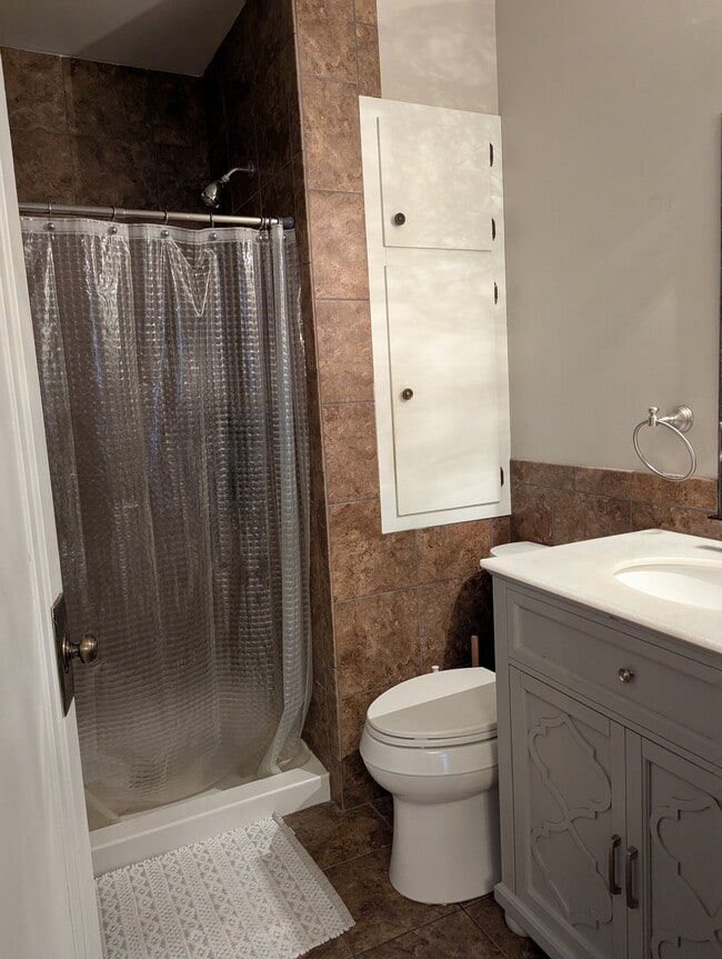 Main floor bathroom - 956 12th Ave NE