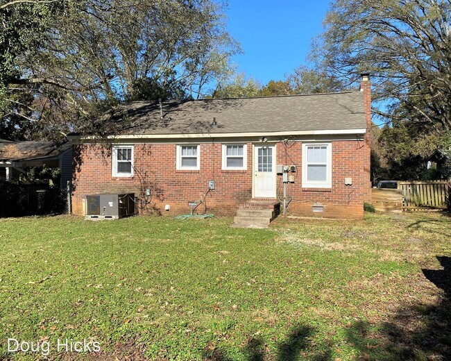 Foto del edificio - 3 br, 1 bath House - 5001 Valley Stream Rd