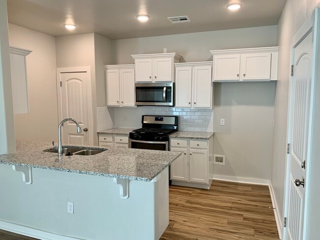 Building Photo - 1309 E Ash St