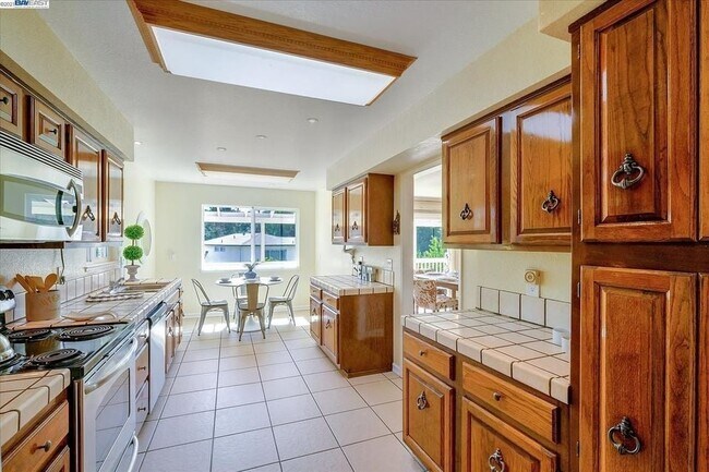 Foto del edificio - 24665 Sylvan Glen Ct