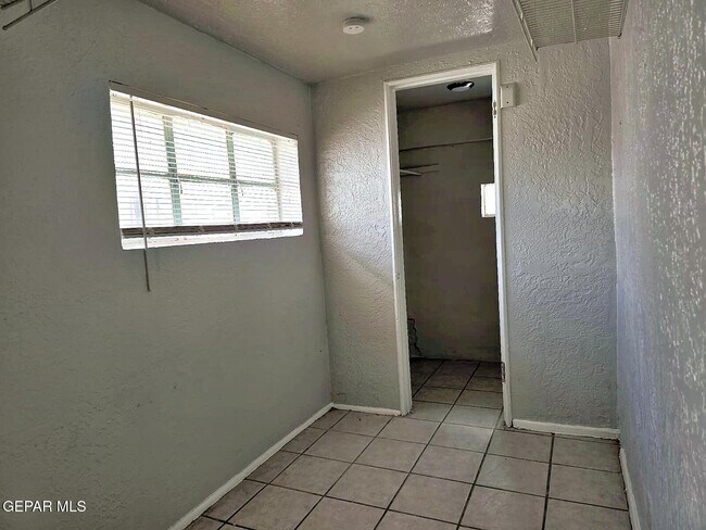 Foto del edificio - 1114 N El Paso St