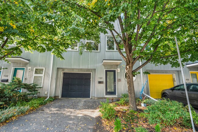 Building Photo - 1137 Gladstone Ave