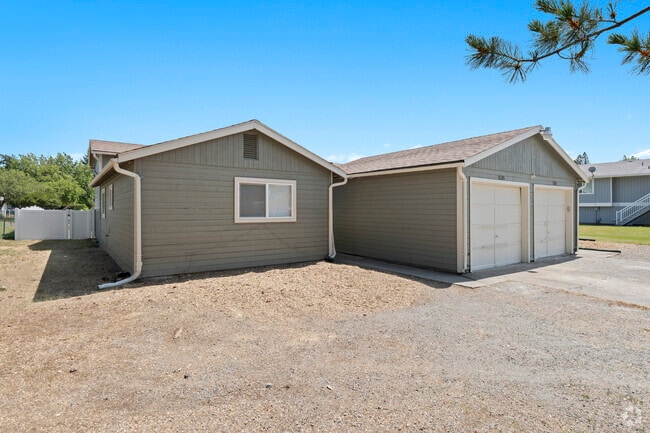 Building Photo - 3213 S Gillis Ct