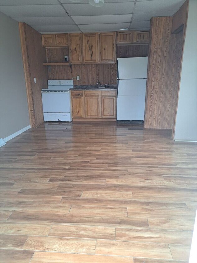 Primary Photo - Small but cozy, 1-bed unit available in Cr...