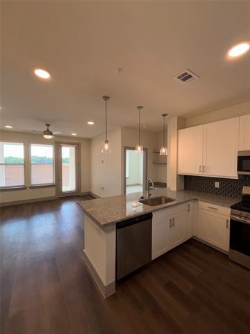 Foto del edificio - 300 Lucas Ln