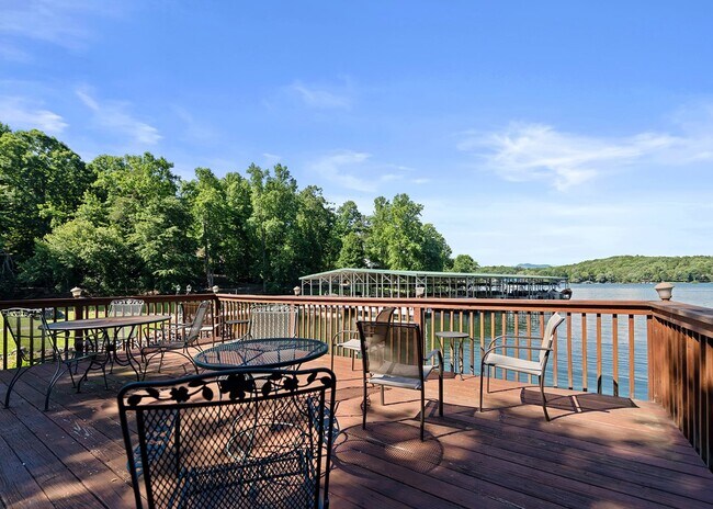 Building Photo - 2145 Ridgecrest Cir