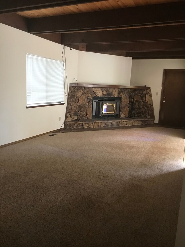 Building Photo - 255 Pelton Ln
