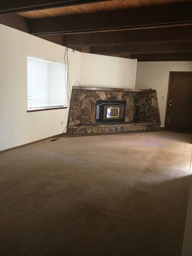 Foto del edificio - 255 Pelton Ln