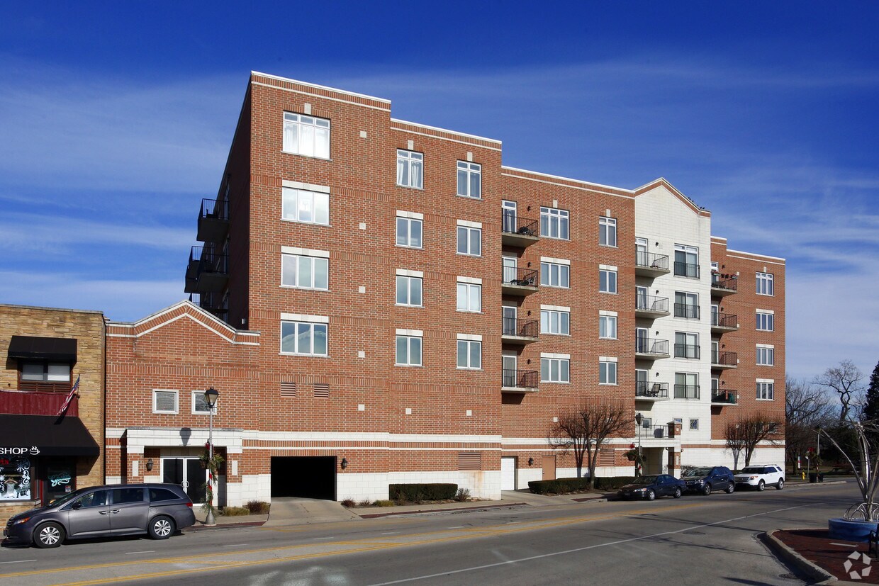Foto del edificio - 8822 Brookfield Ave