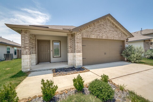Building Photo - Beautiful 3-Bedroom, 2-Bathroom, Single St...