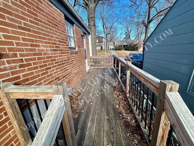 Foto del edificio - Updated 3 bed 2 bath home in Waldo-Available NOW!!