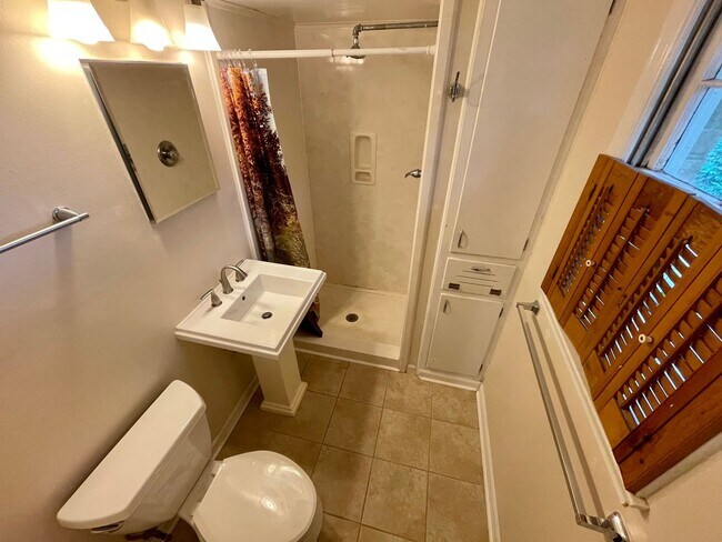 Foto del edificio - UPCOMING LISTING CLOSE TO SOUTH!