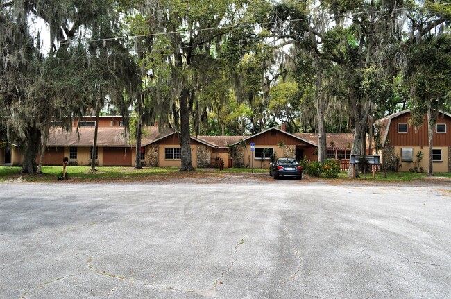 Country Apartments - 1152 Old Hammock Rd