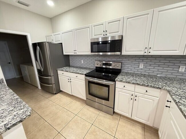 Building Photo - 3/2.5 Townhome in St Cloud-AVAILABLE NOW