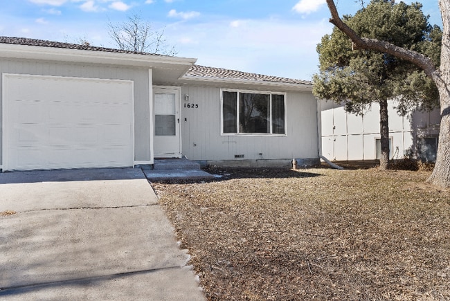 Building Photo - 1625 Banyan Dr