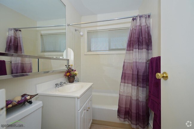 Baño - Brookside Apartment Homes