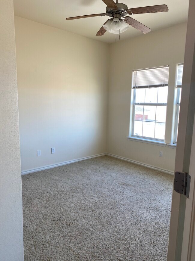 Building Photo - 107B Bluejay