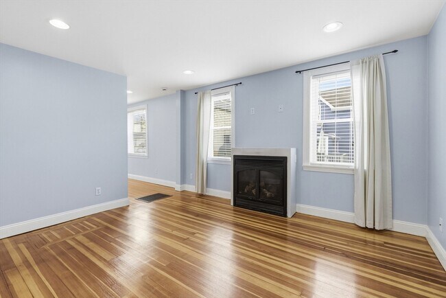 Building Photo - 98 Grove St