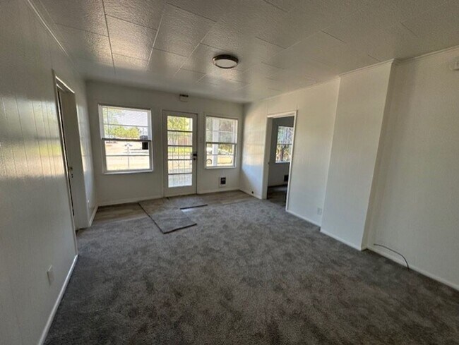 Foto del edificio - 1584 Sq Ft Home With 3 Bedrooms & A Spare ...