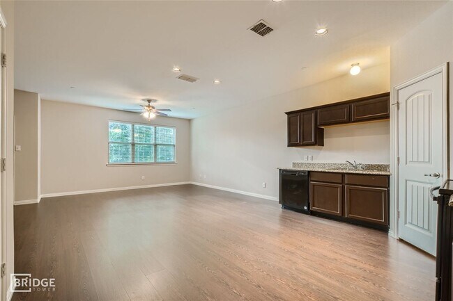 Foto del edificio - 1308 Lakecrest Ln