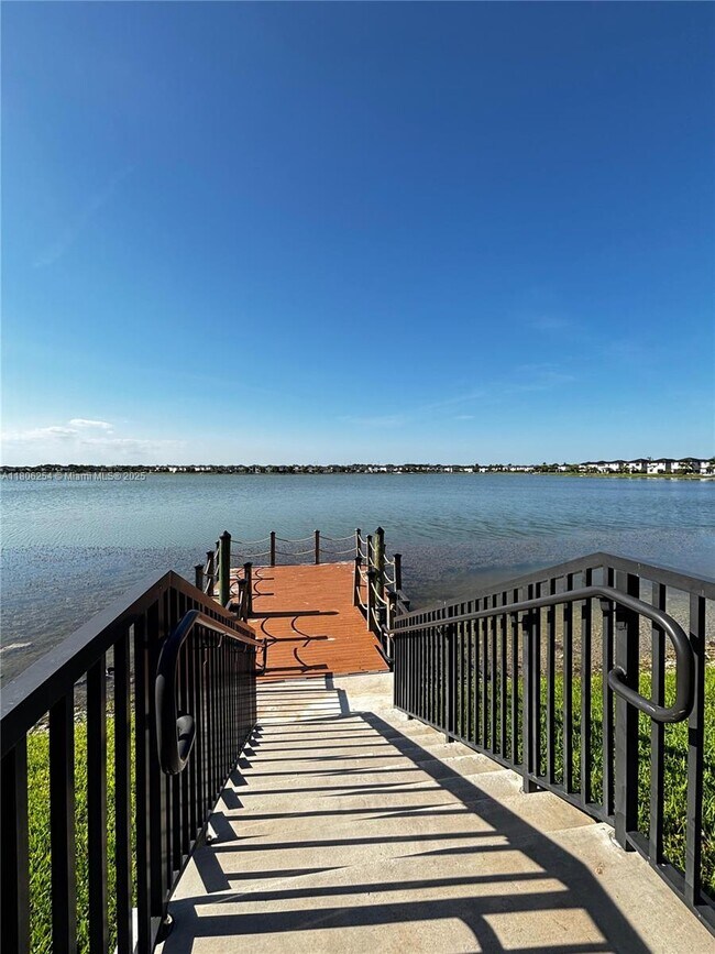 Foto del edificio - 15860 NW 91st Ct