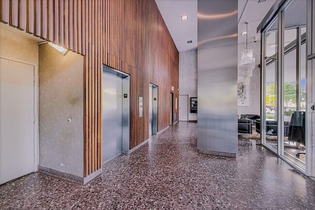 Building Photo - 1555 Dearborn N Pky