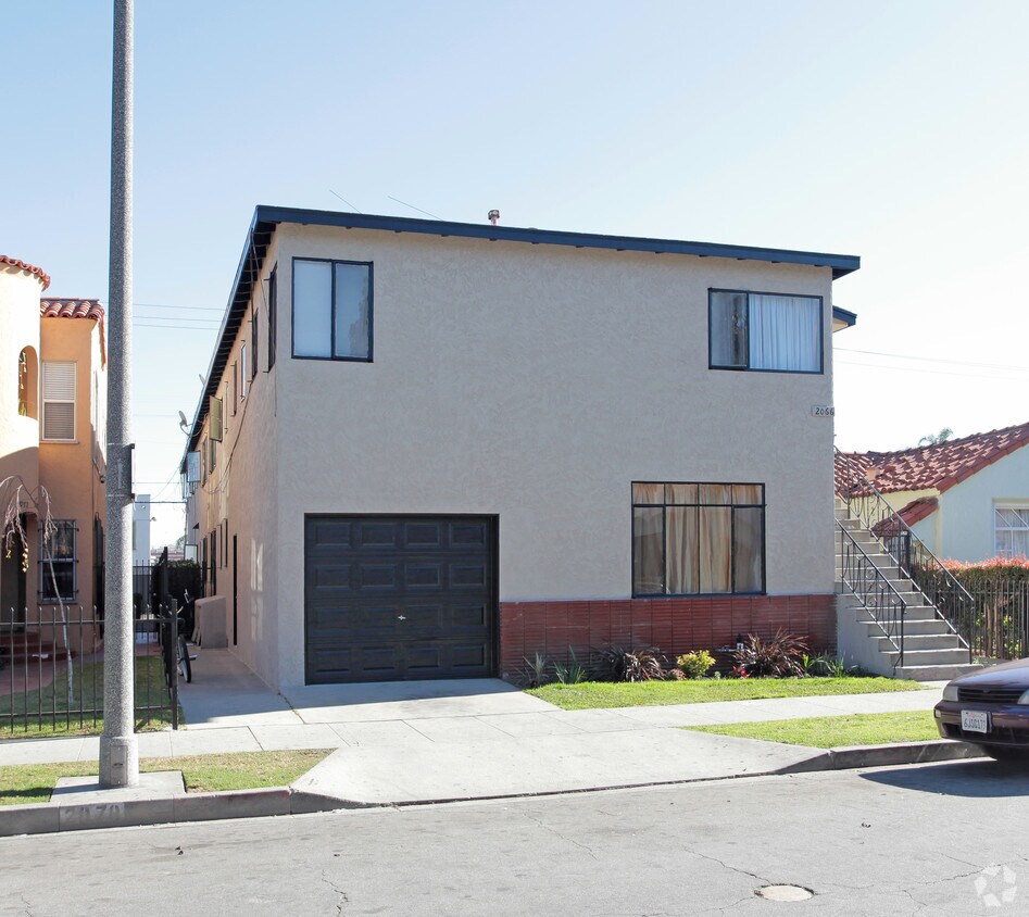 Foto del edificio - 2066 Cedar Ave