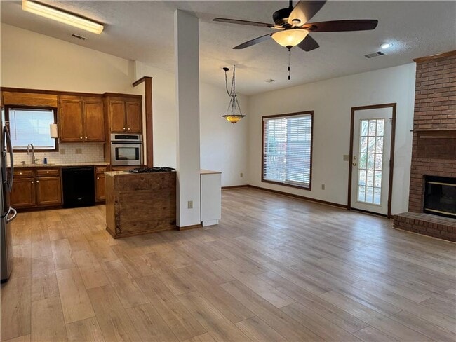 Building Photo - 487 Ravinia Way