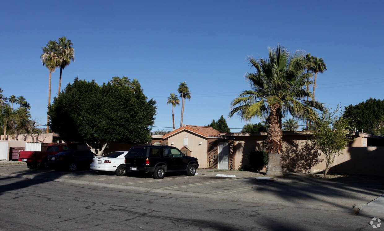 Foto principal - 532 S Highland Dr