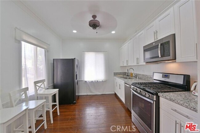 Foto del edificio - 9374 W Olympic Blvd