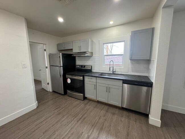 Building Photo - Charming Midtown Reno Rental - Your Perfec...