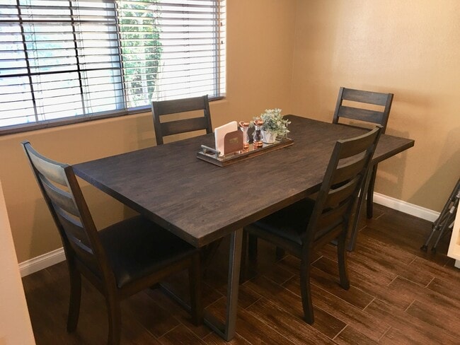 Building Photo - 2210 Canyon Dr