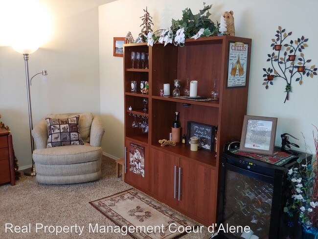 Building Photo - 3 br, 2 bath House - 821 Cheyenne Ct.