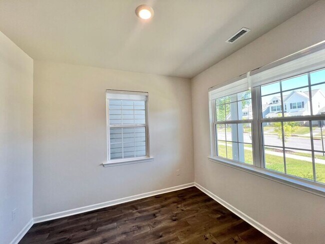 Building Photo - 412 Haywood Glen Dr