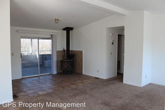 Foto del edificio - 2 br, 2 bath House - 15455 Moore Rd.