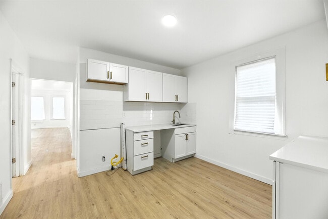 Building Photo - 17 E 100th Pl