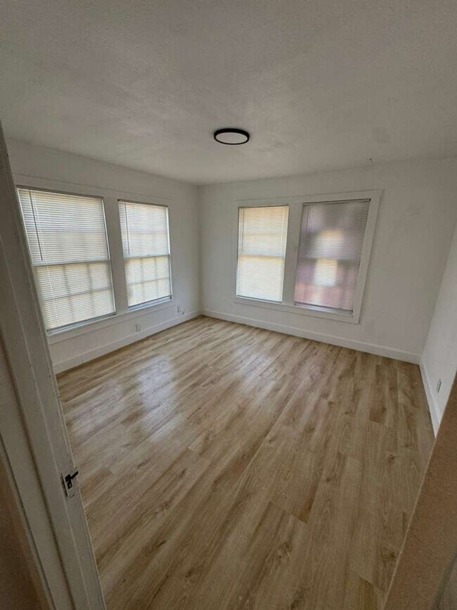 Foto del edificio - 3349 14th St