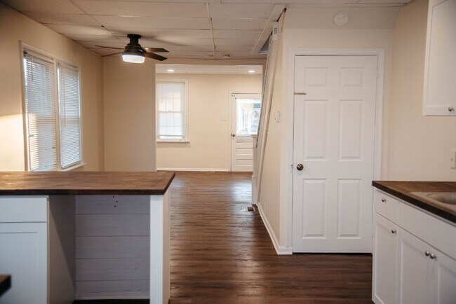 Foto del edificio - 5972 Pine St