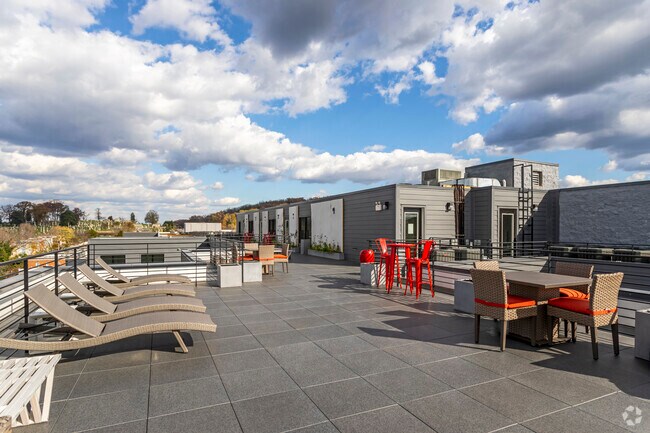 Rooftop Terrace - The Etta Apartments