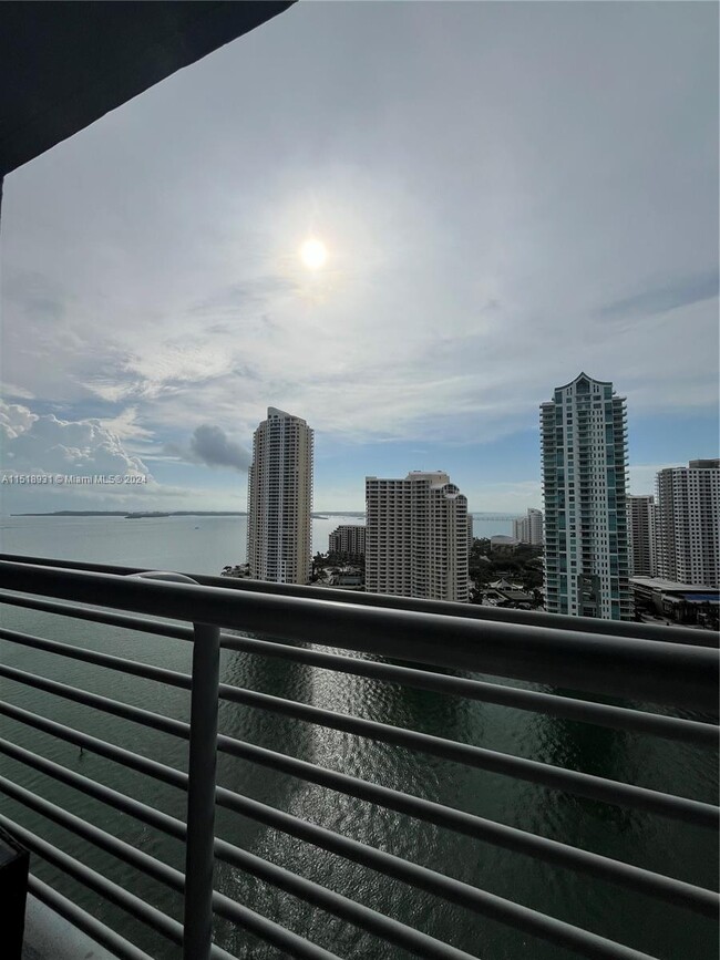 Foto del edificio - 335 S Biscayne Blvd