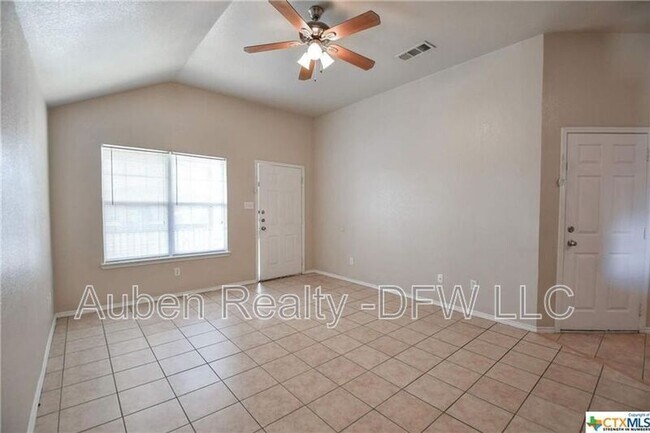 Building Photo - 1102 Leah Dr