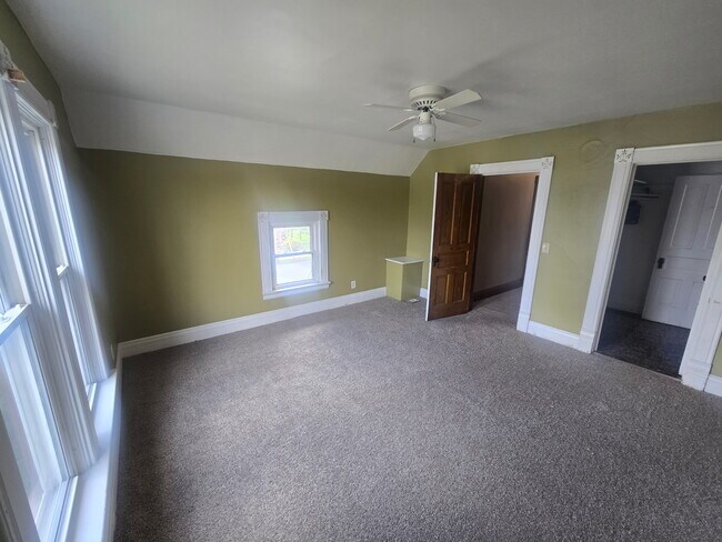 Dormitorio - 148 1/2 N Watertown St