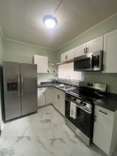 Building Photo - 598 Gilbert St
